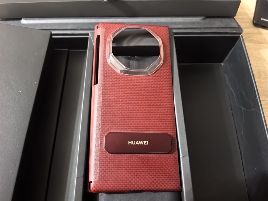 Продавам Huawei Mate XT 1tb Едиствен в България !