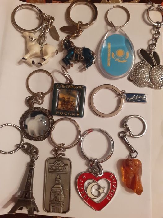 Продаются разные брелки - сувениры
