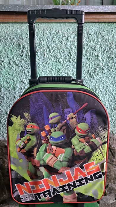 Продам чемодан детский