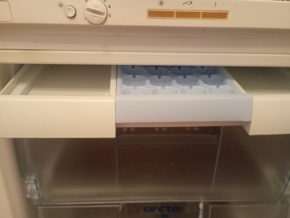 congelator vertical Arctic 6 sertare stare excelenta