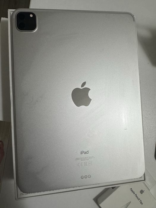 iPad Pro M1 11” 128GB + Apple Pencil 2 + Tastatură Premium + Accesorii