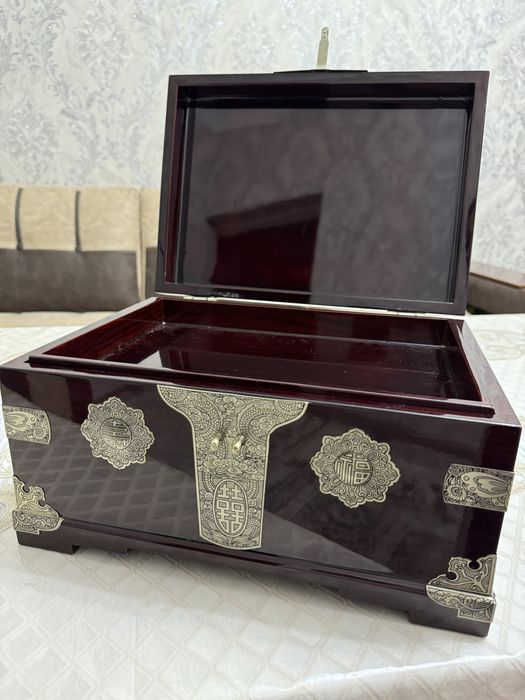 Продаю корейский сундучок антиквар