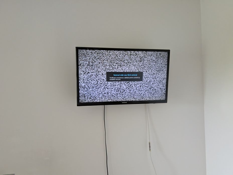 Televizor Samsung model UE32EH4003W HD diagonala de 80cm