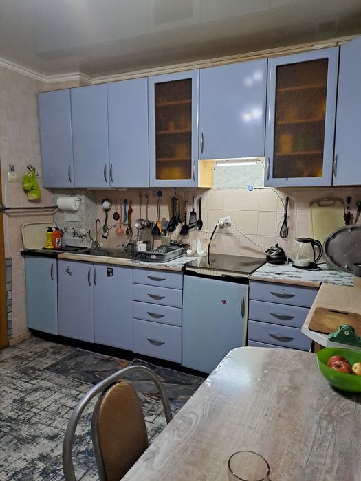 Продам  3-х  комнатную  квартиру.