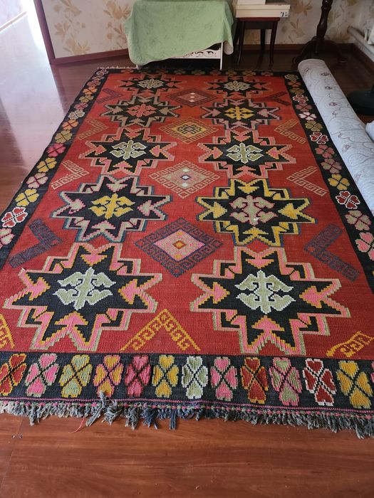 Продается ковёр,ручная работа