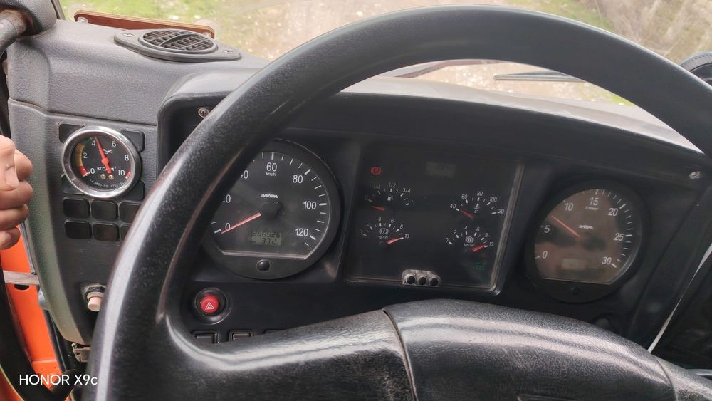 Самасвал Камаз 6520