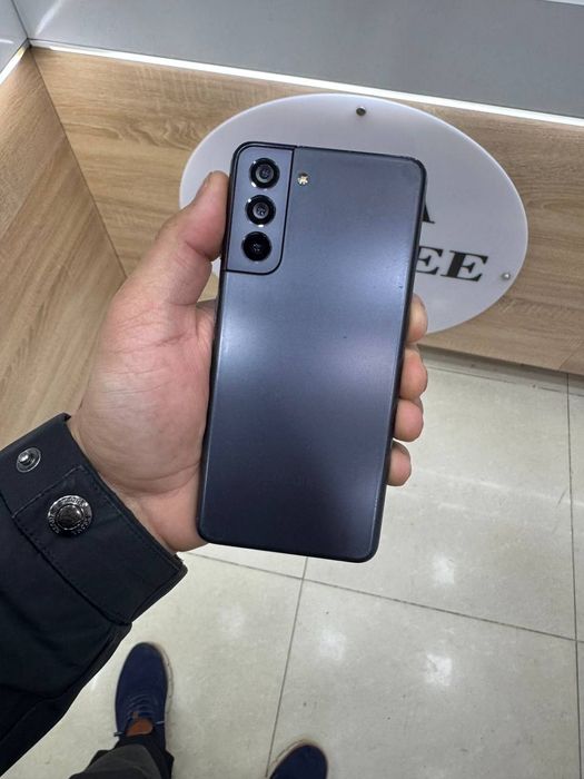 Samsung s 21.            .