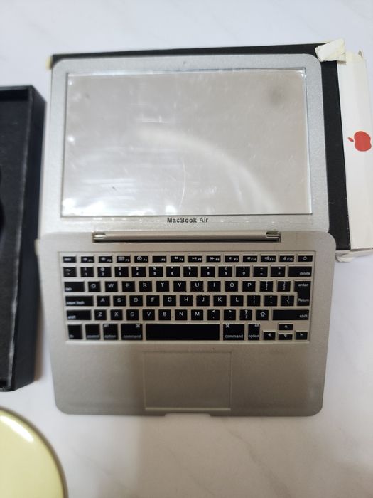 Зеркало карманное и другие.