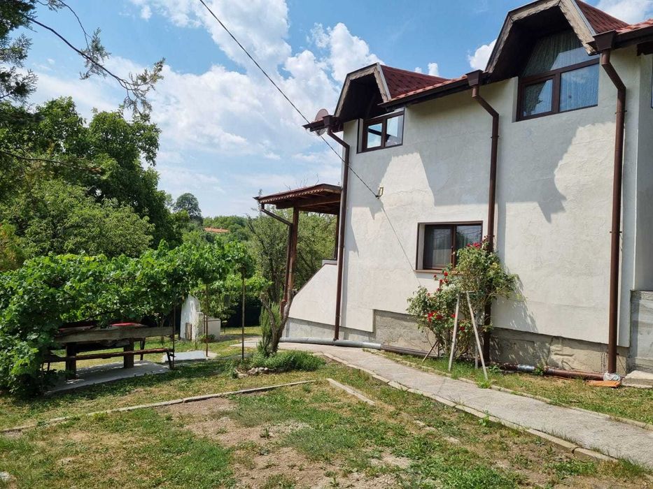 Продава се Къща в Божурище - 172 кв.м за 1338 €/кв.м - Снимка #1