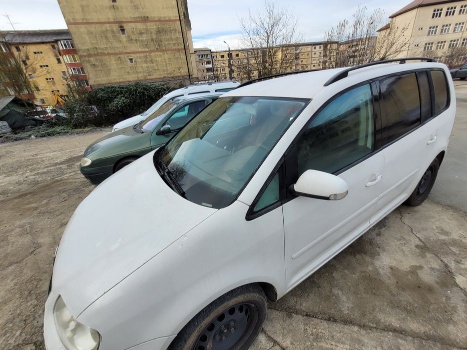 Touran 2004 în stre bună de funcționare