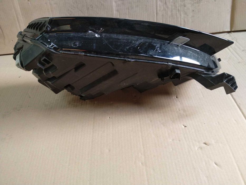 Фар десен SKODA OCTAVIA 2024