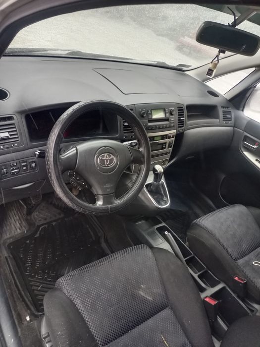 Продам toyota в хорошем состоянии раз бензин