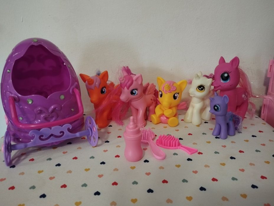 Играчки, кукли, пъзели