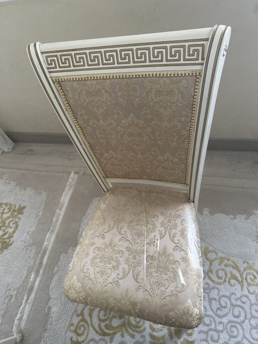 Стол стулья сервант кровать