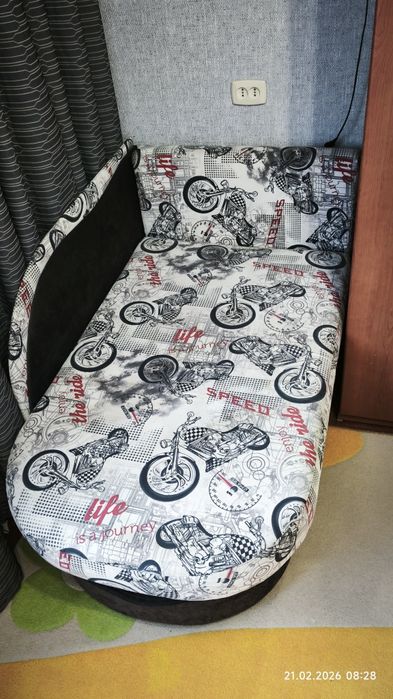 Продам б/у диванчик