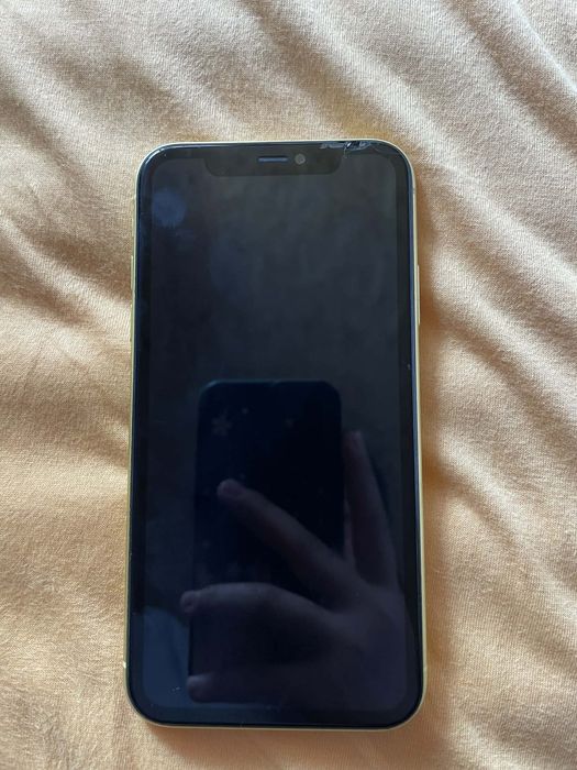Vand iphone 11 folosit