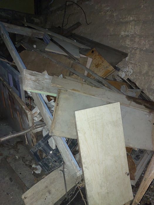 Много.Отдам даром дрова. Самовывоз.