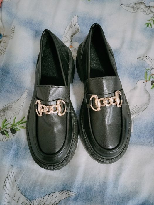 Vând Încălțăminte