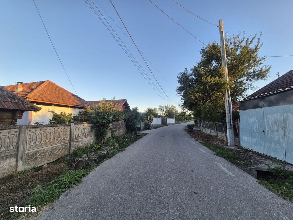 Casă cu 3 camere și teren generos de 4820 mp