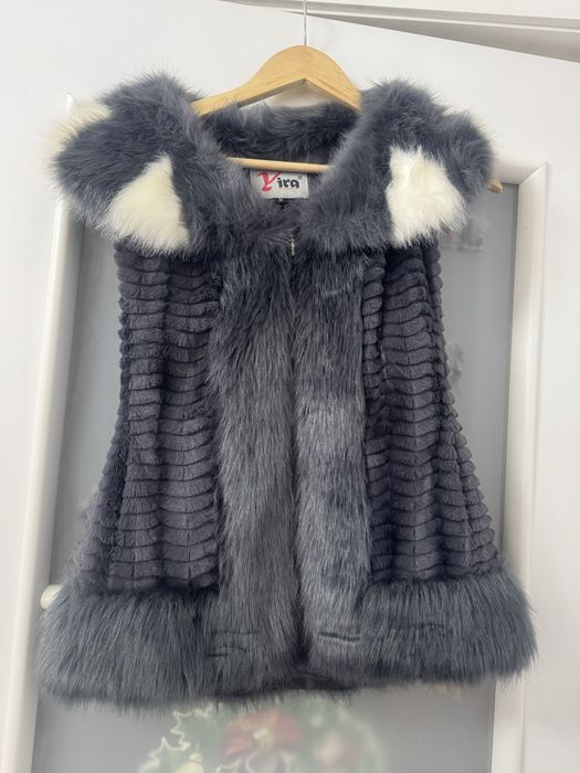 Vesta de blana superba,marimea m dar se potriveste si unui s.