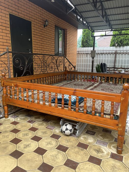 Продам тапчан со столом