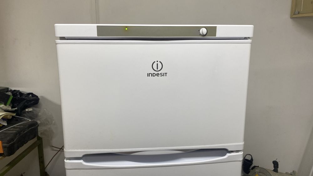 Холодильник indesit