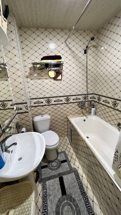 Uy sotiladi!!!  Srochna