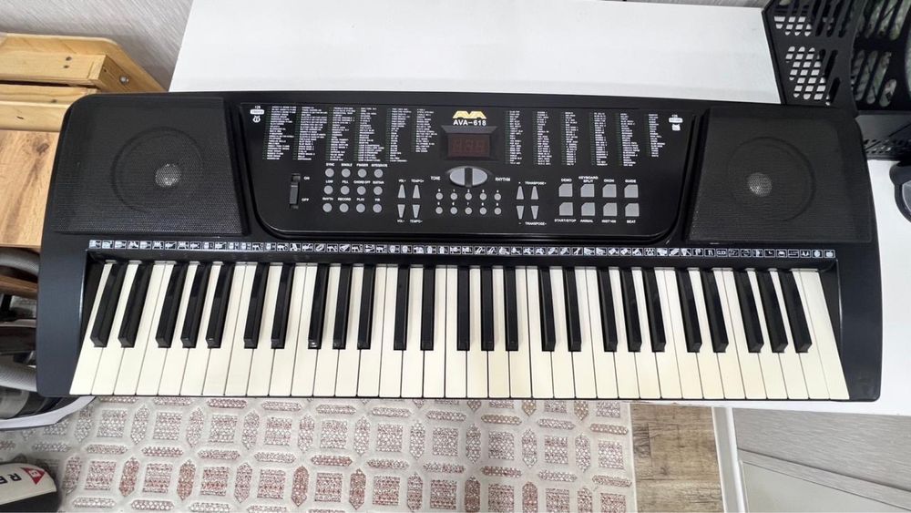 Синтезатор Ava-618