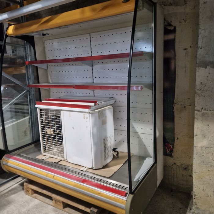 Хладилна витрина