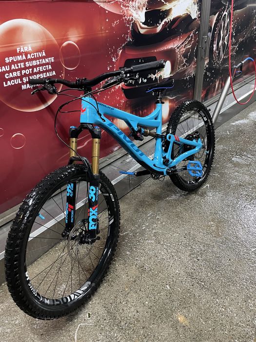 Pivot Mach 6 Blue