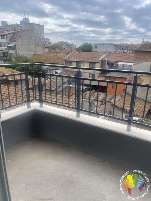 Продава се Двустаен апартамент в Бургас, Възраждане - 70 кв.м за 1500 €/кв.м - Снимка #3