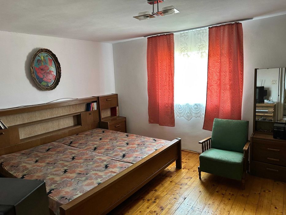 Casă de vânzare în Izimșa, comuna Obârșia de Câmp, jud. Mehedinți – teren 2.000 mp.