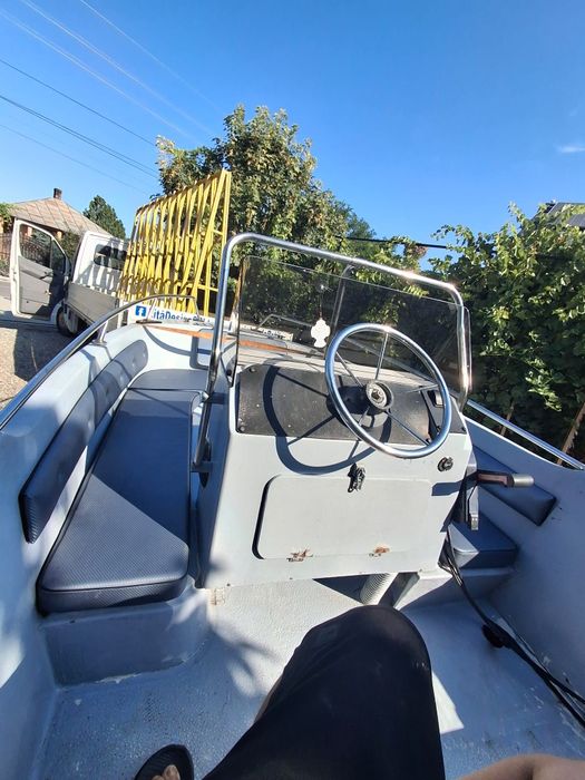 Barcă cu motor 40 cp