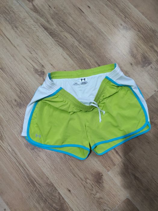 Pantaloni scurți de damă Under Armour mărimea L