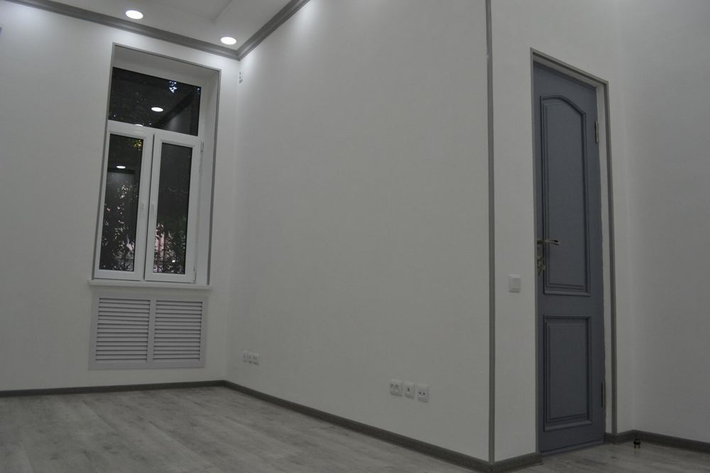 СДАЁТСЯ ОФИС в центре города 1200 у.е договорная