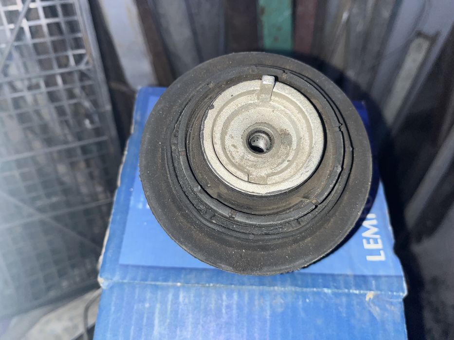 Продам подушку двигателя мерседеса