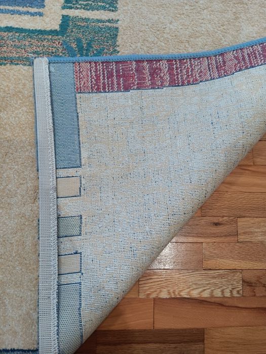Килим в много добро състояние
