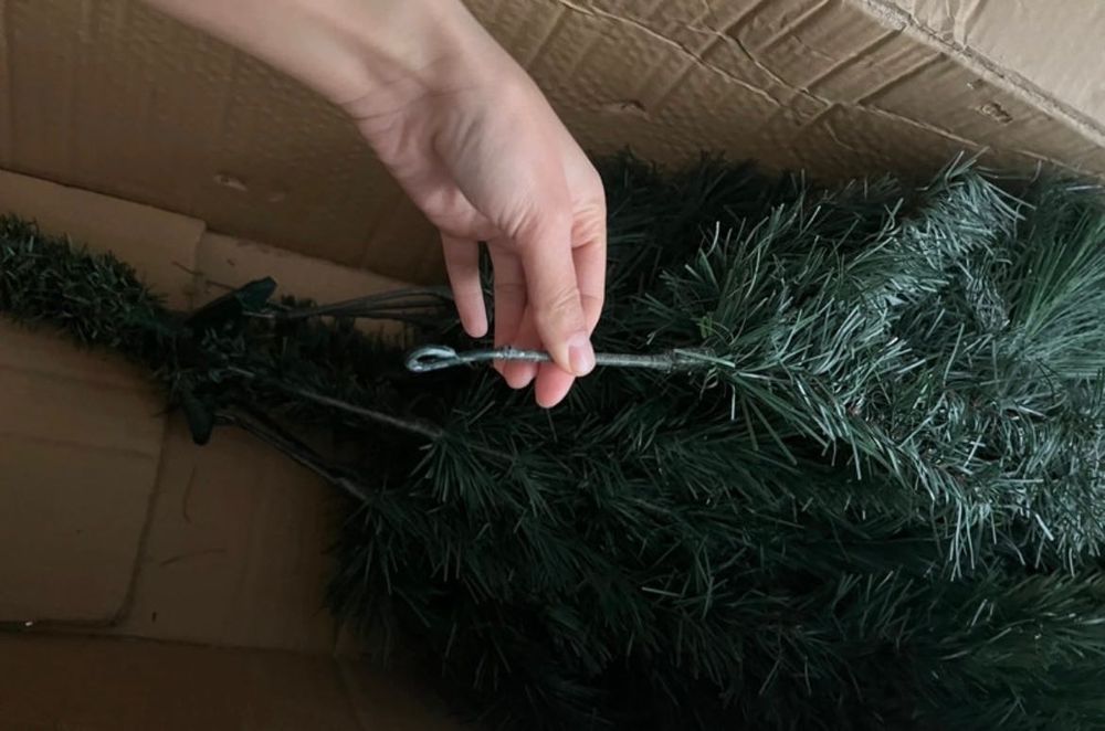 Brad artificial cu conuri 180 cm