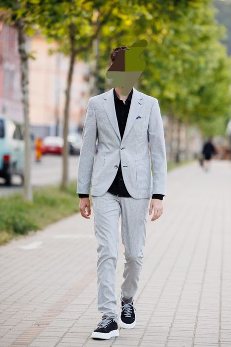 Costum adolescenți mărimea 46, gri, in,