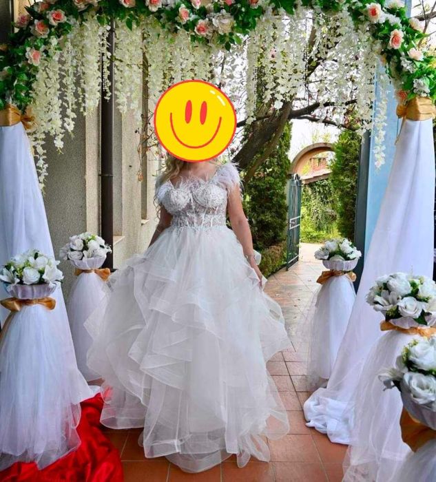 Сватбена рокля на воали.с пера