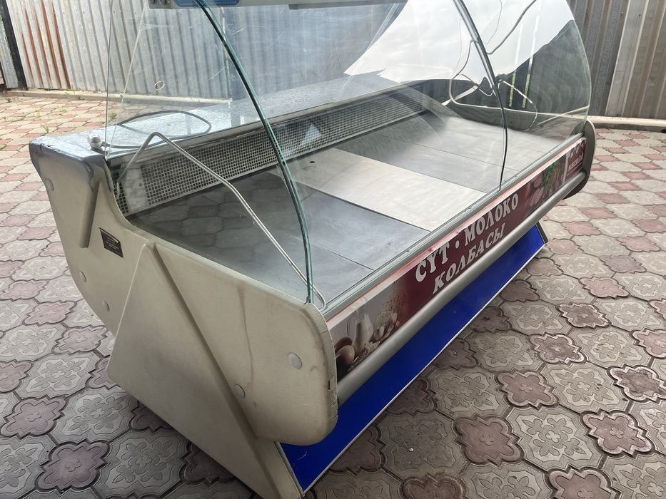 Продам витринный холодильник