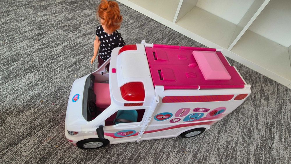 Ambulanta Barbie! Cadou Masina Barbie si 7 Carti !!!