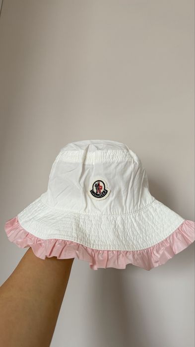 Бебешка шапка Moncler