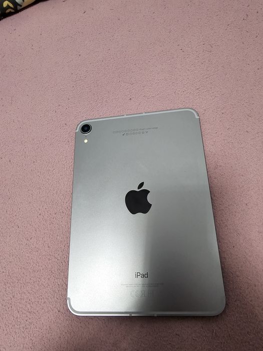 Vând tableta Apple iPad mini