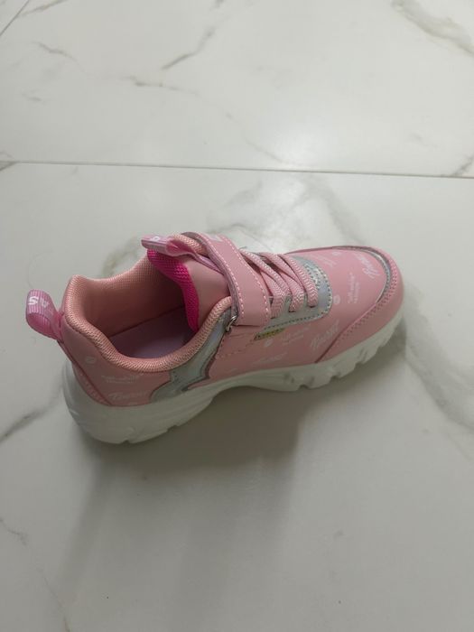 Кроссовки детские