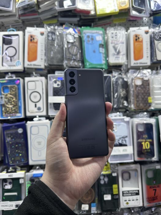 Samsung S21.
