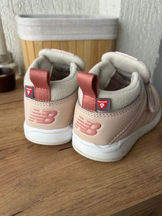 Детски боти New Balance