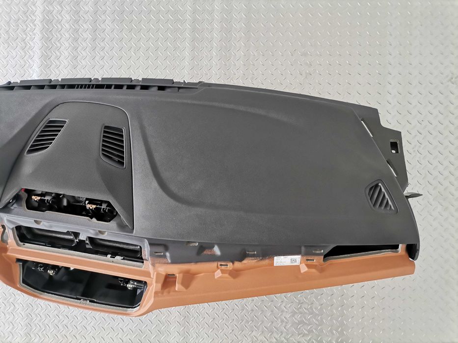 Ново Табло BMW 5 G30 G31 G38 Lci без HUD Cognac гума