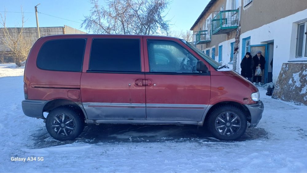 Продам 6 местный Nissan Serena