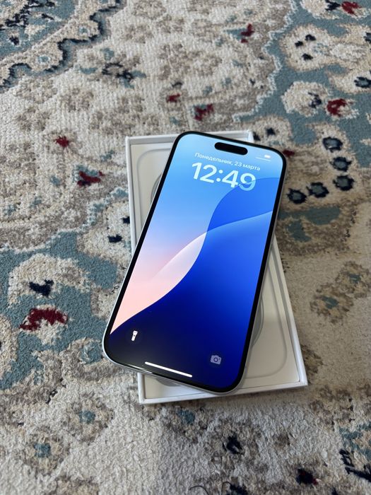 Продам iPhone 16 айфон 16-й